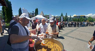 Aşure dağıtımında yoğunluk