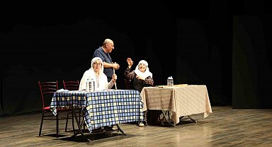 Aydın'da 'Lokanta' oyunu tiyatroseverlerden tam not aldı