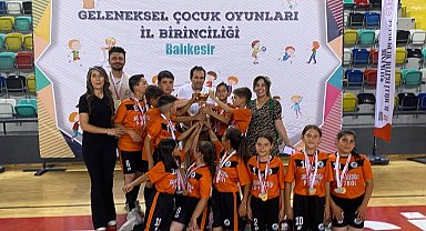 Ayvalık'ta küçük mahallenin büyük şampiyonları gururlandırdı