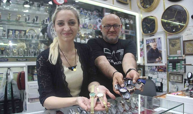 Babadan oğula 3 kuşaktır süren saatçiliğin 4'üncü kuşak kadın temsilcisi