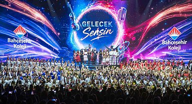 Bahçeşehir Koleji'nden görkemli yıl sonu gösterisi