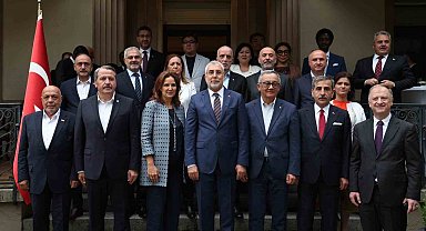 Bakan Işıkhan, işçi ve işveren temsilcileriyle Cenevre'de bir araya geldi