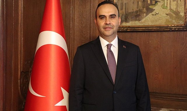 Bakan Kacır: "Fransa'daki 1 milyar doları aşan Türk yatırımları ve burada yaşayan 800 binden fazla vatandaşımız ülkelerimiz arasındaki bağları daha da zenginleştirmektedir"