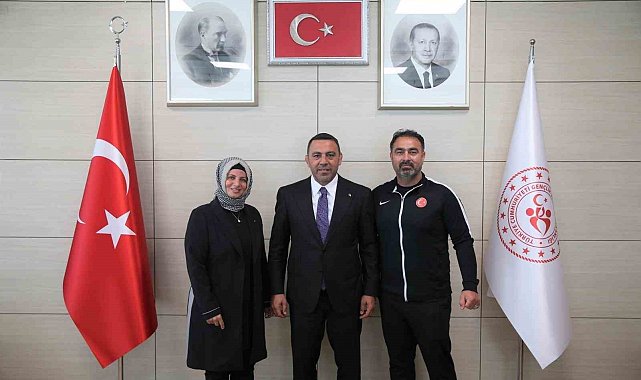 Bakan Yardımcısı Yerlikaya şampiyonları kutladı
