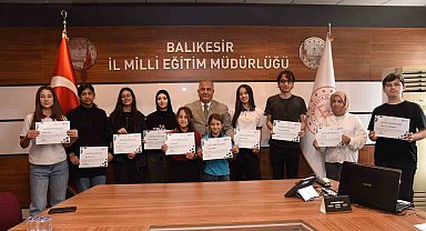 Balıkesir'de başarılı öğrenciler ödüllendirildi