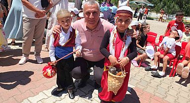 Balıkesir'de miniklerin geri dönüşüm defilesi ilgi gördü