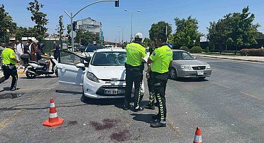 Balıkesir'de otomobil motosiklete çarptı: 1 yaralı