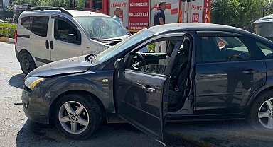 Balıkesir'de otomobiller çarpıştı: 3 yaralı