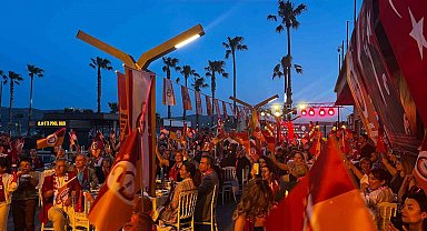 Bandırma'da Galatasaray'ın 26. şampiyonluğu coşkuyla kutlandı