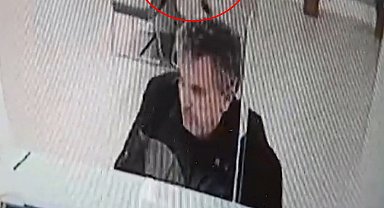Bankada işlem yaparken üzerine kedi düştü