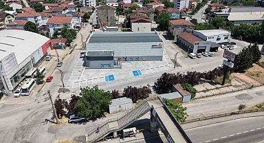 Başiskele'de inşa edilen yeni spor salonu açılış için gün sayıyor