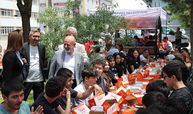 Başkan Çolakbayrakdar: "Gençlerimizin hayallerine dokunan projeler üretmeye devam edeceğiz"