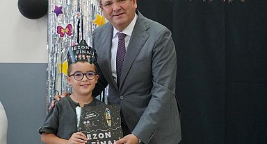 Başkan Mesut Ergin öğrencilerin karne sevincine ortak oldu