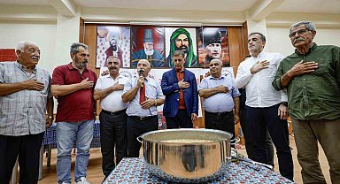 Başkan Tugay aşure lokmasını paylaştı