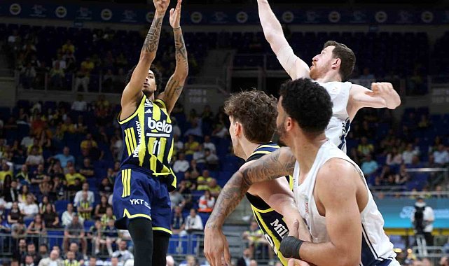Basketbol Süper Ligi: Fenerbahçe: 60 - A. Efes: 59