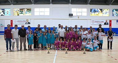 Basketbolda şampiyon Şeyh Şamil İlkokulu