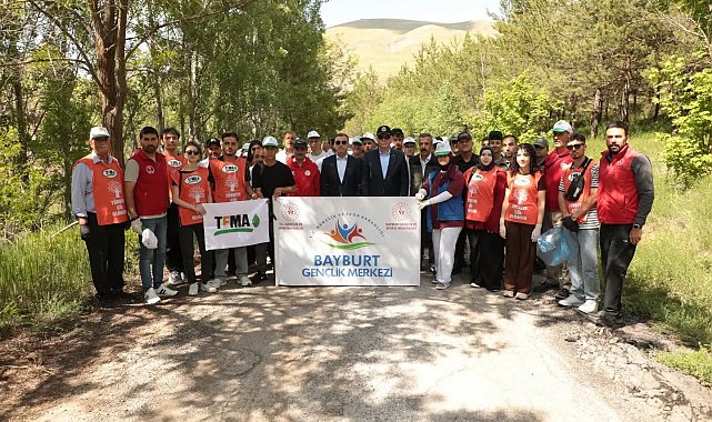 Bayburt'ta 'Orman Benim' etkinliğiyle çevre temizliği yapıldı