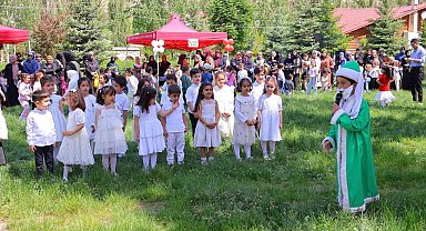 Bayburt'ta 4-6 yaş Kur'an kursu öğrencilerinden yıl sonu etkinliği