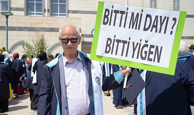 Bayburt'ta azmin hikâyesi: 71'inde başladığı üniversiteden 75 yaşında mezun oldu