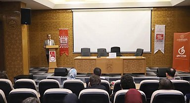 Bayburt'ta öğrenciler rol temelli münazarada yeteneklerini sergiledi