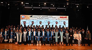 BEUN'da geleceğin hemşireleri, fizyoterapistleri ve sosyal hizmet uzmanları mezun oldu