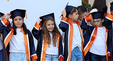 Beyaz Köşk'ün minikleri kep attı