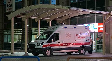 Bıçaklı kavgada kan aktı: 2 arkadaş ağır yaralandı