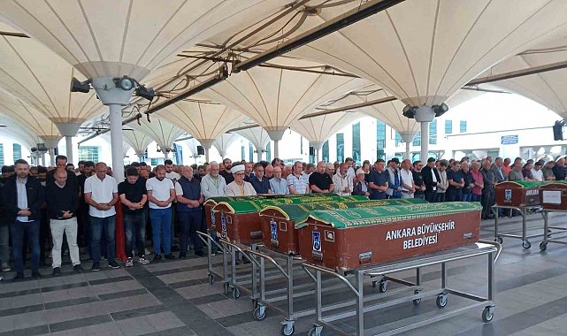 Bıçaklı saldırıda hayatını kaybeden 16 yaşındaki Kayra son yolculuğuna uğurlandı