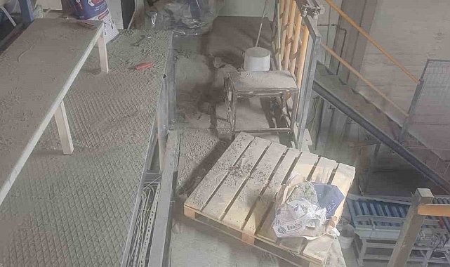 Bilecik'te bir işçi elini mikser makinesine kaptırdı