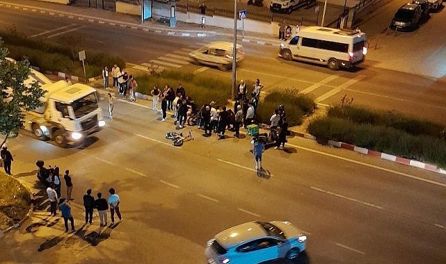 Bilecik'te motosiklet ile elektrikli bisikletin çarpışması sonucu 1'i ağır 3 kişi yaralandı