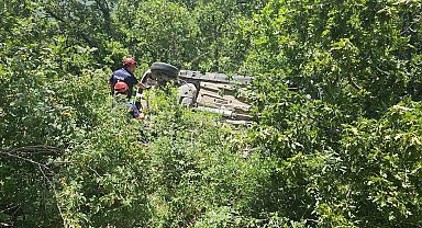 Bilecik'te sürücü ormanlık alana uçtu: 1 yaralı