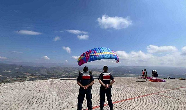 Bilecik'te yamaç paraşütü etkinliği