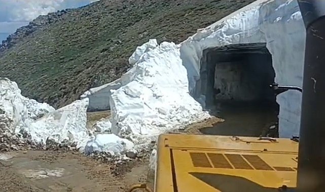 Bingöl'de haziranda da karla mücadele çalışmaları sürüyor
