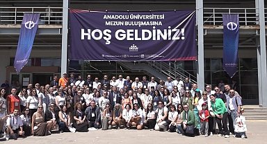 Bir araya gelen Anadolu Üniversitesi mezunları hasret giderdi