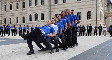 Bir zamanların gardiyanlarından sempatik hareketler