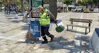 Bodrum sokaklarını müzikle temizliyor
