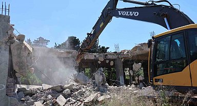 Bodrum'da 45 kaçak yapı yıkıldı