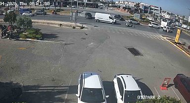 Bodrum'daki kaza kamerada: "Motosiklet savruldu, 2 kişi yaralandı"