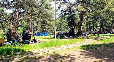 Bölgenin gözde tabiat parkı ziyaretçi akınına uğruyor