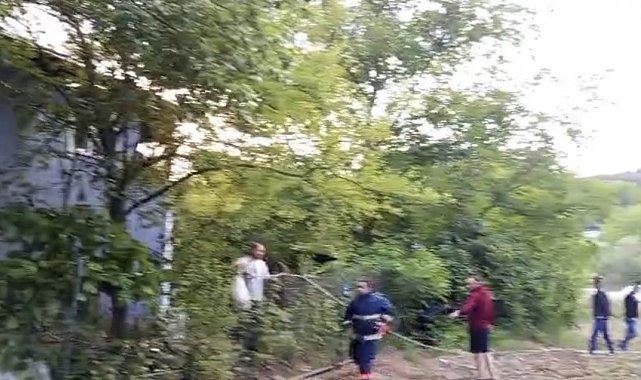 Bolu'da 2 katlı evin çatı katında yangın çıktı