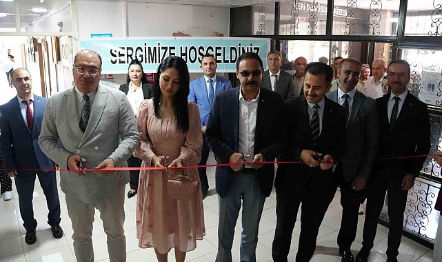 Bolvadin Halk Eğitimi Merkezinde yıl sonu sergisi açıldı