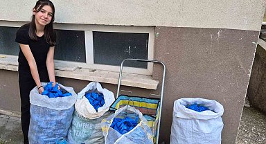 Boyu kadar mavi kapağı depremzedeler için topladı