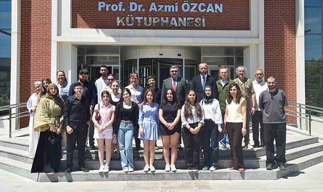 BŞEÜ'de 'Kampüste Yaşam' sergisi sanatseverlerle buluştu