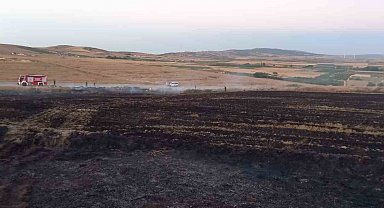 Buğday tarlasında çıkan yangın ekiplerin müdahalesiyle söndürüldü