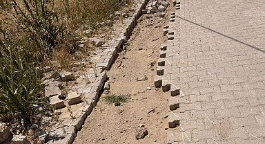 Buldan'da internet altyapı çalışması sebebiyle bozulan yollar vatandaşları mağdur etti
