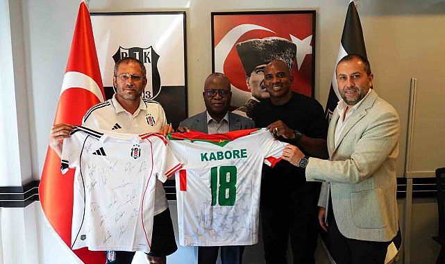Burkina Faso Büyükelçisi Vinta Some ile Spor Büyükelçisi Charles Kabore'den Beşiktaş'a ziyaret