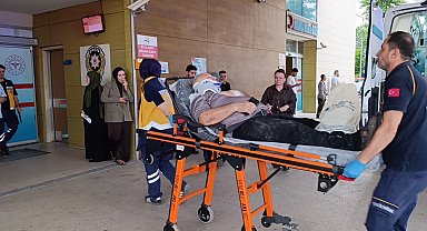 Bursa'da devrilen kamyonun sürücüsü yaralandı