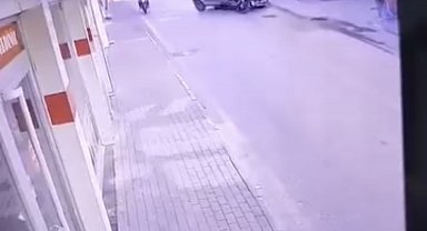 Bursa'da ilginç kaza...Yapay zeka değil, gerçek kaza görüntüsü