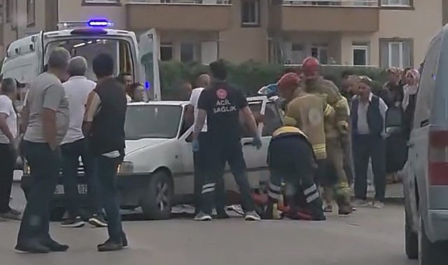 Bursa'da minibüs ile otomobil çarpıştı: 9 yaralı