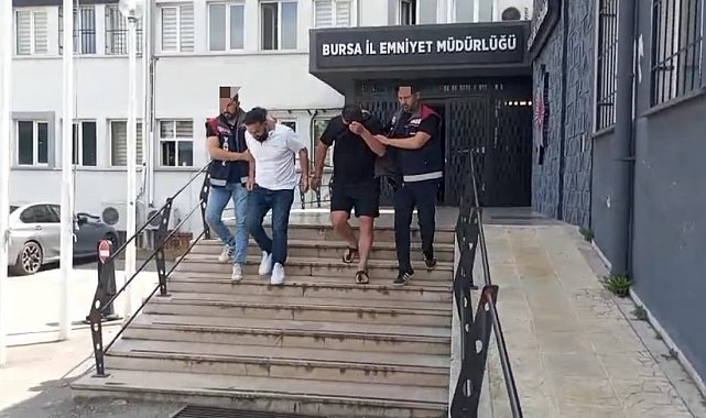 Bursa'da "Yeğenin zor durumda" yalanıyla altın vurgunu: Yaşlı kadını dolandıran 2 şüpheli tutuklandı
